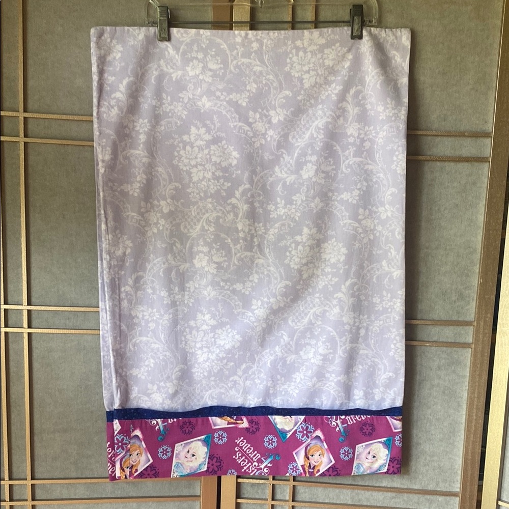 5/$25 Frozen “Sisters Forever” standard pillowcase set of 2